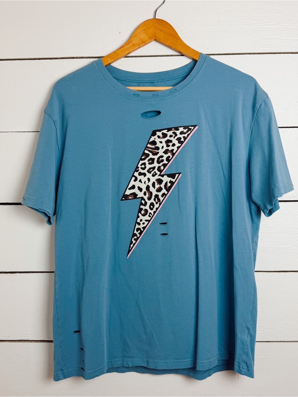 Blue Leopard Lightning Bolt Distressed Graphic Tee Size Large